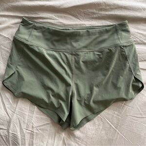 NWOT Athleta Run With it 3.5” Shorts- size S